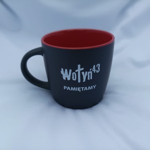 Kubek Wołyń 43 Pamiętamy czerwone  wnętrze 